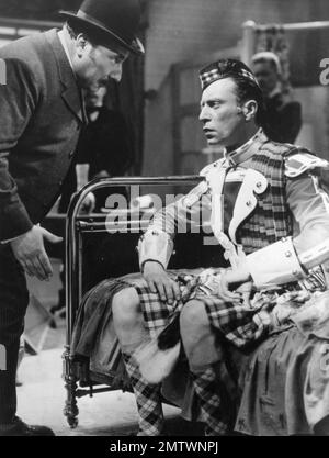 Drôle de Drame Jahr: 1937 - Frankreich Louis Jouvet , Pierre Alcover Direktor: Marcel Carné Stockfoto