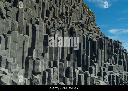 Reynisfjara Black Sand Beach Basaltsäulen in Island Stockfoto