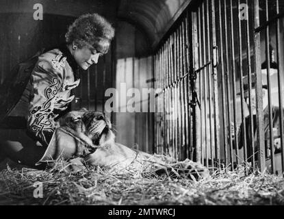 Les gens du voyage People Who Travel Year :1938 Frankreich Direktor : Jacques Feyder Francoise Rosay Stockfoto