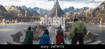 Thor: Ragnarok Jahr : 2017 USA Regie : Taika Waititi Chris Hemsworth, Mark Ruffalo, Tom Hiddleston, Tessa Thompson, Cate Blanchett Stockfoto