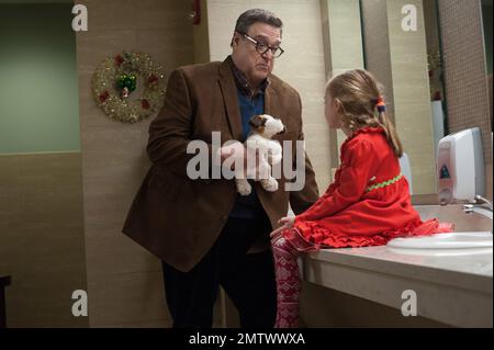 Love the Coopers Year : 2015 USA Regisseur : Jessie Nelson John Goodman, Blake Baumgartner Stockfoto