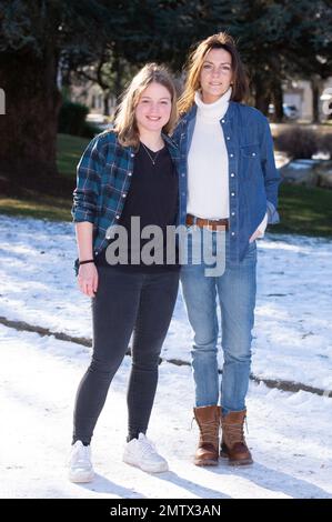 Justine Lacroix und Carole Bianic, die am 01. Februar 2023 beim Fille de Paysan Photocall anlässlich des Luchon TV Festivals 25. (Festival TV de Luchon) in Luchon, Frankreich, teilnahmen. Foto: Aurore Marechal/ABACAPRESS.COM Stockfoto