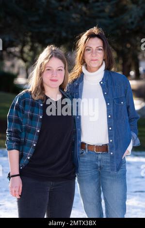 Justine Lacroix und Carole Bianic, die am 01. Februar 2023 beim Fille de Paysan Photocall anlässlich des Luchon TV Festivals 25. (Festival TV de Luchon) in Luchon, Frankreich, teilnahmen. Foto: Aurore Marechal/ABACAPRESS.COM Stockfoto