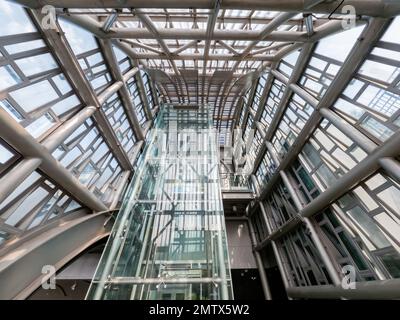 Taipei, 23 2022. DEZ. - Innenansicht der U-Bahn-Station Daan Park Stockfoto