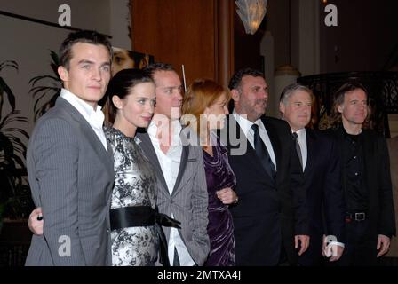 Rupert Friend, Emily Blunt, Jean Marc Vallee und Sarah Ferguson auf der Premiere von "The Young Victoria". Los Angeles, Kalifornien. 12/3/09. Stockfoto