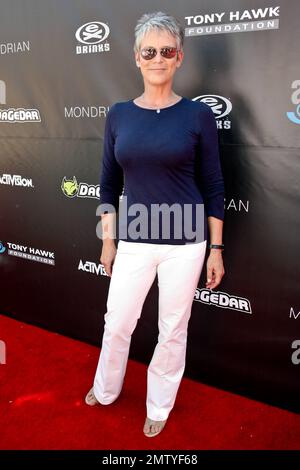 Jamie Lee Curtis bei der 8. Annual Stand Up for Skateparks Event der Tony Hawk Foundation im Green Acres Estate. Beverly Hills, Kalifornien. 2. Oktober 2011. Stockfoto