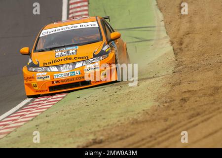 Gordon Shedden auf der Rennstrecke bei Brands Hatch, der den Honda Civic während des BTCC 2008-Meisterschaftsrennen fährt Stockfoto