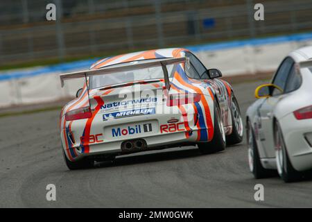 Tim Harvey war auf der Rennstrecke in Silverstone während des 2008. Porsche Carrera Pokals des britischen Pressetages. Stockfoto