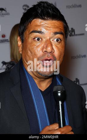 George Lopez bei der großen Eröffnung von Tysons ein-Mann-Show „Mike Tyson: UnDisputed Truth - Live on Stage“ im Hollywood Theatre im MGM Grand Resort & Casino. Las Vegas, Nevada 14. April 2012 Stockfoto