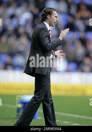 Gareth Southgate leitet Middlesbrough auf dem Reading FC vom 2. Dezember 2007 an. Dieses Bild ist an Dataco-Einschränkungen hinsichtlich seiner Verwendung gebunden. NUR REDAKTIONELLE VERWENDUNG Keine Verwendung mit nicht autorisierten Audio-, Video-, Daten-, Spiellisten, Club-/Liga-Logos oder „Live“-Diensten. Online-Nutzung im Spiel beschränkt auf 120 Bilder, keine Videoemulation. Keine Verwendung bei Wetten, Spielen oder Einzelvereinen/Ligen/Spielern Stockfoto