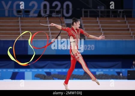 06. AUGUST 2021 - Tokio, Japan: KITA Sumire of Japan tritt am Band in der Rhythmic Gymnastics Individual All-Around Qualification auf der Tokyo 2 auf Stockfoto