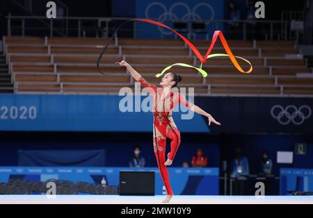 06. AUGUST 2021 - Tokio, Japan: KITA Sumire of Japan tritt am Band in der Rhythmic Gymnastics Individual All-Around Qualification auf der Tokyo 2 auf Stockfoto
