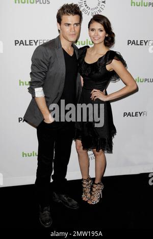 Die Schauspieler Paul Wesley und Nina Dobrev kommen am Paleyfest 2012 im Saban Theatre in Beverly Hills, Kalifornien an. 10. März 2012 Stockfoto