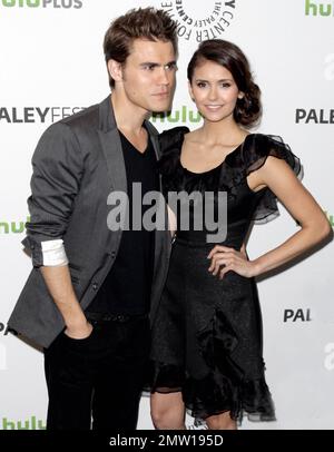 Die Schauspieler Paul Wesley und Nina Dobrev kommen am Paleyfest 2012 im Saban Theatre in Beverly Hills, Kalifornien an. 10. März 2012 Stockfoto