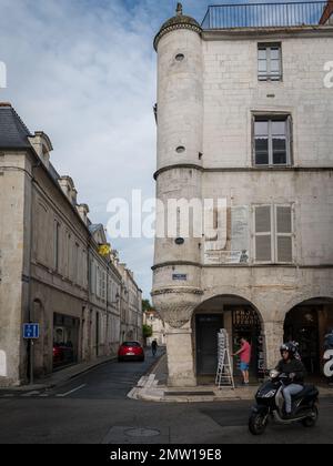 La Rochelle, Frankreich - 25. August 2018: Altes Haus im Zentrum von La Rochelle Stockfoto