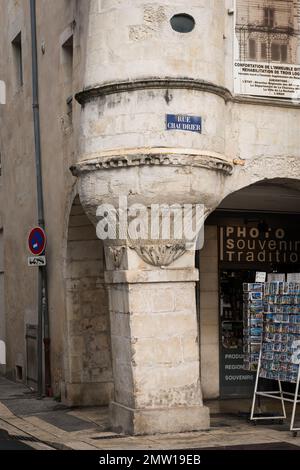 La Rochelle, Frankreich - 25. August 2018: Altes Haus im Zentrum von La Rochelle Stockfoto