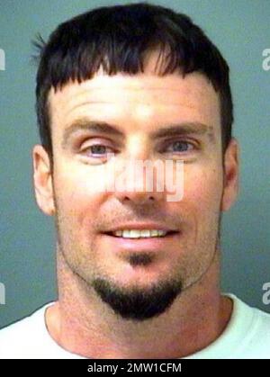 Vanilla Ice alias Robert Van Winkle wurde angeblich gestern verhaftet, wegen einer häuslichen Batterie. Die Polizei reagierte auf einen Anruf seiner Frau, der ihnen sagte, dass der Ex-Rapper sie schlug und trat. Dies ist das zweite Mal, dass er wegen dieser Anklage verhaftet wird, das erste Mal war 2004. Palm Beach, Florida. 4/11/08. Stockfoto