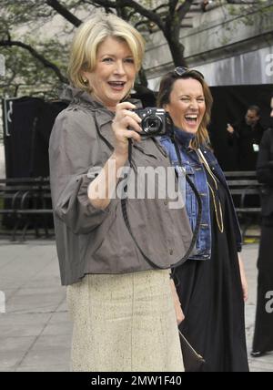 Martha Stewart kommt zur Vanity Fair Party, um das Tribeca Film Festival 2010 am New York State Supreme Court zu feiern. New York, NY. 04/20/10. . Stockfoto