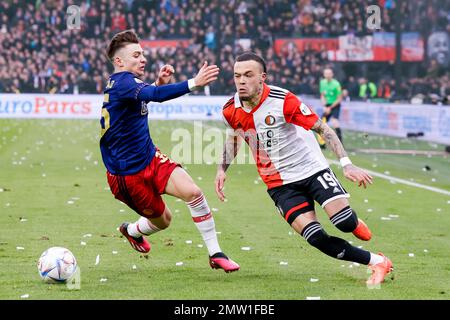 22-01-2023: Sport: Feyenoord/Ajax ROTTERDAM, NIEDERLANDE - JANUAR 22: Quilindschy Hartman (Feyenoord Rotterdam) und Francisco Conceicao (Ajax) du Stockfoto