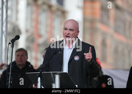 LONDON, 1. Februar 2023, 40.000 streikende Gewerkschaftsmitglieder marschieren durch London, um gegen Bezahlung, Arbeitsbedingungen und Finanzierung zu protestieren. Stockfoto