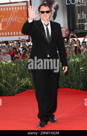 Der amerikanische Regisseur Quentin Tarantino kommt im Sala Grande Palazzo Del Cinema zur Abschlusszeremonie des Venedig Film Festivals 67. an. Die Schriftstellerin und Regisseurin Sofia Coppola ging mit dem besten Preis des Festivals, dem Goldenen Löwen, nach Hause, nachdem ihr Film "irgendwo" einstimmig von der Jury des Festivals unter der Leitung von Tarantino angenommen wurde. Venedig, IT. 09/11/10. Stockfoto