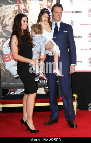 Vince Vaugh, Ehefrau Kyla Weber, Tochter Locklyn Vaughn und Sohn Vernon Vaugh bei seiner Star-Zeremonie auf dem Hollywood Walk of Fame. Los Angeles, Kalifornien. 4. März 2015 Stockfoto