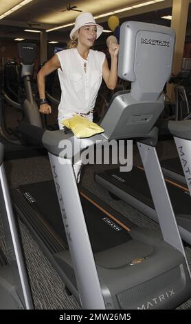 LeAnn Rimes im Signature LA Fitness Grand Opening in Woodland Hills für den VIP-Empfang. Los Angeles, Kalifornien. 2. Juni 2012 Stockfoto