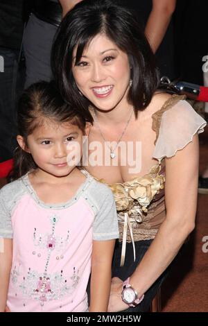 Keara Kiyomi Hedican und Kristi Yamaguchi kommen zur Weltpremiere VON WALL-E im griechischen Theater in Los Angeles, Kalifornien. 6/21/08. Stockfoto