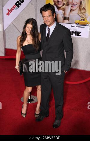 Stacy „Fergie“ Ferguson und Josh Duhamel kommen zur Weltpremiere von Touchstone Pictures, wenn sie in Rom sind, im El Capitan Theater in Hollywood, Kalifornien. 1/27/2010. Stockfoto