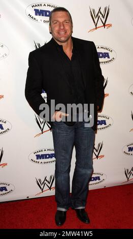 WWE Superstar Triple H (auch bekannt als Paul Michael Levesque) posiert auf dem roten Teppich auf der jährlichen WWE SummerSlam Kickoff Party in Zusammenarbeit mit der Muscular Dystrophy Association, die in der Tropicana Bar im Hollywood Roosevelt Hotel stattfindet. Los Angeles, Kalifornien. 08/13/10. Stockfoto