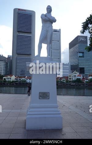 Statue von Sir Thomas Stanford Raffles, Gründer des modernen Singapur Stockfoto