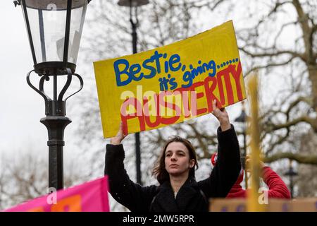 Eine Kundgebung von Mitgliedern der National Education Union (neu) und ihren Anhängern nach dem Marsch durch das West End von London. Die streikenden Lehrer Stockfoto