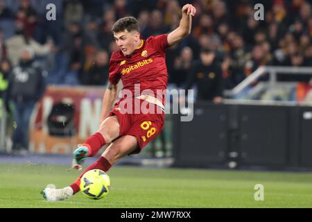 Rom, . 01. Februar 2023. Rom, Italien 01.02.2023: Tahirovic (AS Roma) in Aktion während des halbfinalen Italien-Cup-Spiels zwischen AS Roma und Cremonese im OLYMPIASTADION am 01. Februar 2023 in Rom, Italien. Kredit: Unabhängige Fotoagentur/Alamy Live News Stockfoto