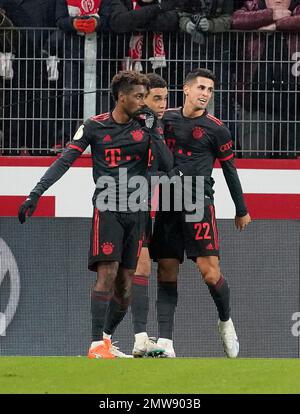Mainz, Deutschland. 02. Februar 2023. 2. Februar 2023, MEWA Arena, Mainz, GER, DFB Cup, 1.FSV FSV FSV Mainz 05 vs. FC Bayern München, Jamal Musiala (München) freut sich über das Ziel von 0:2 Punkten: dpa/Alamy Live News Stockfoto