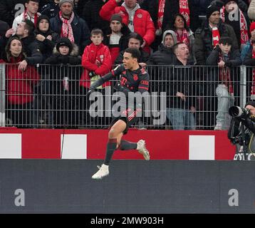 Mainz, Deutschland. 02. Februar 2023. 2. Februar 2023, MEWA Arena, Mainz, GER, DFB Cup, 1.FSV FSV FSV Mainz 05 vs. FC Bayern München, Jamal Musiala (München) freut sich über das Ziel von 0:2 Punkten: dpa/Alamy Live News Stockfoto