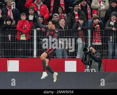 Mainz, Deutschland. 02. Februar 2023. 2. Februar 2023, MEWA Arena, Mainz, GER, DFB Cup, 1.FSV FSV FSV Mainz 05 vs. FC Bayern München, Jamal Musiala (München) freut sich über das Ziel von 0:2 Punkten: dpa/Alamy Live News Stockfoto