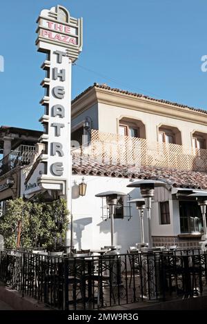 Das Plaza Theatre im Besitz der City of Palm Springs wurde 1936 am South Palm Canyon Drive in Palm Springs, Kalifornien, eröffnet. Stockfoto