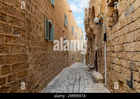 Eine enge Straße in der historischen antiken und mittelalterlichen Altstadt von Jaffa Israel. Stockfoto