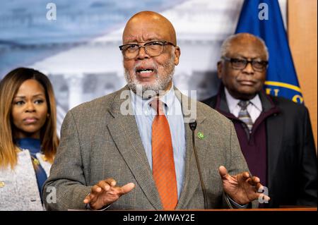 Washington, Usa. 01. Februar 2023. USA Repräsentantin Bennie Thompson (D-MS) in den USA Capitol bei einer Pressekonferenz über die Staatsverschuldung. Kredit: SOPA Images Limited/Alamy Live News Stockfoto