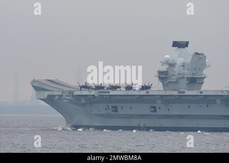 Präfektur Kanagawa, Japan - 04. September 2021: Royal Navy HMS Queen Elizabeth (R08), Flugzeugträger der Queen Elizabeth-Klasse. Stockfoto