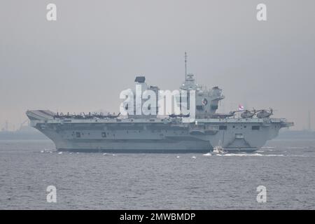 Präfektur Kanagawa, Japan - 04. September 2021: Royal Navy HMS Queen Elizabeth (R08), Flugzeugträger der Queen Elizabeth-Klasse. Stockfoto