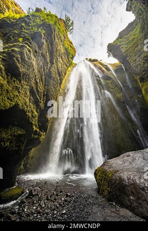 Gljufrabui-Wasserfall in einer Schlucht, Island Stockfoto