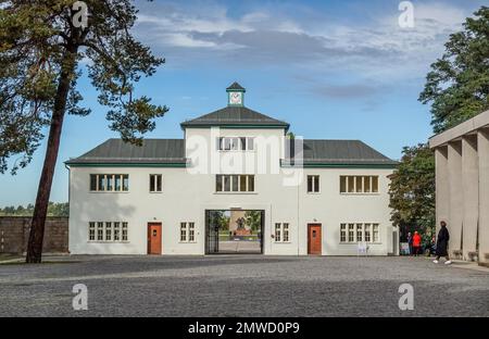 Eingangsgebäude zum Gefangenenlager Turm A, Konzentrationslager Sachsenhausen Gedenkstätte und Museum, Oranienburg, Oberhavel Bezirk, Brandenburg Stockfoto