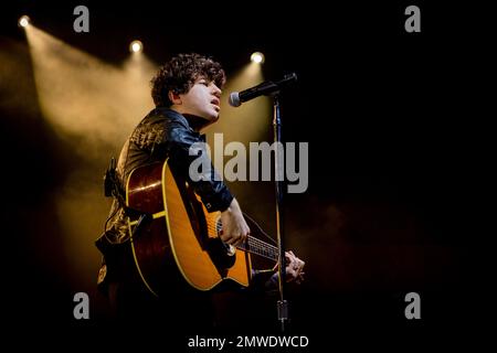 Italien 1. Februar 2023 The Kooks - Inside in / Inside Out 15. Jubiläum Tour - live im Fabrique Mailand © Andrea Ripamonti / Alamy Stockfoto