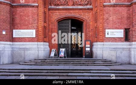 Eintritt zum Rotes Rathaus am Alexanderplatz, Berlin, Deutschland Stockfoto