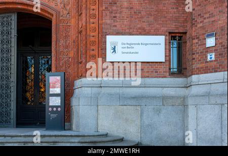 Eintritt zum Rotes Rathaus am Alexanderplatz, Berlin, Deutschland Stockfoto