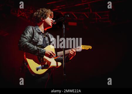 Italien 1. Februar 2023 The Kooks - Inside in / Inside Out 15. Jubiläum Tour - live im Fabrique Mailand © Andrea Ripamonti / Alamy Stockfoto