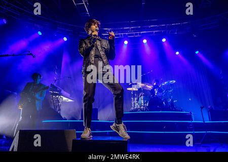 Italien 1. Februar 2023 The Kooks - Inside in / Inside Out 15. Jubiläum Tour - live im Fabrique Mailand © Andrea Ripamonti / Alamy Stockfoto