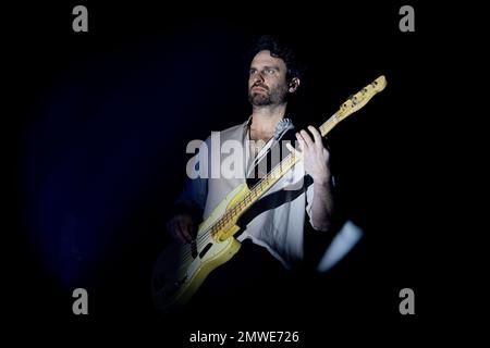 Italien 1. Februar 2023 The Kooks - Inside in / Inside Out 15. Jubiläum Tour - live im Fabrique Mailand © Andrea Ripamonti / Alamy Stockfoto