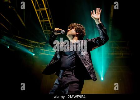 Italien 1. Februar 2023 The Kooks - Inside in / Inside Out 15. Jubiläum Tour - live im Fabrique Mailand © Andrea Ripamonti / Alamy Stockfoto